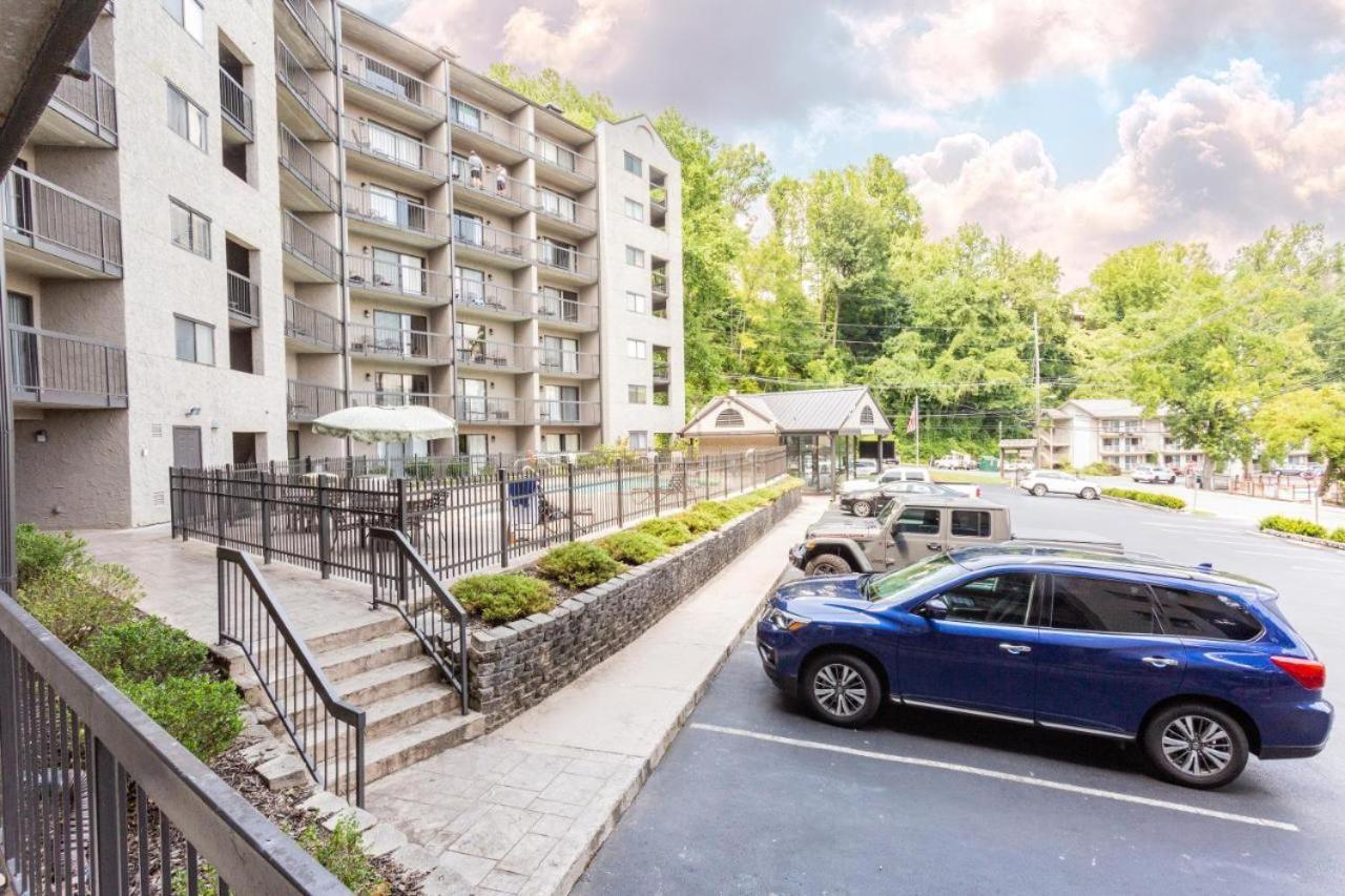 Family Bear Condos, Full King Suite, Kitchen, Pool Access Unit 103 Gatlinburg Exterior photo
