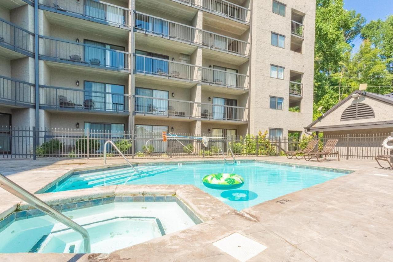 Family Bear Condos, Full King Suite, Kitchen, Pool Access Unit 103 Gatlinburg Exterior photo
