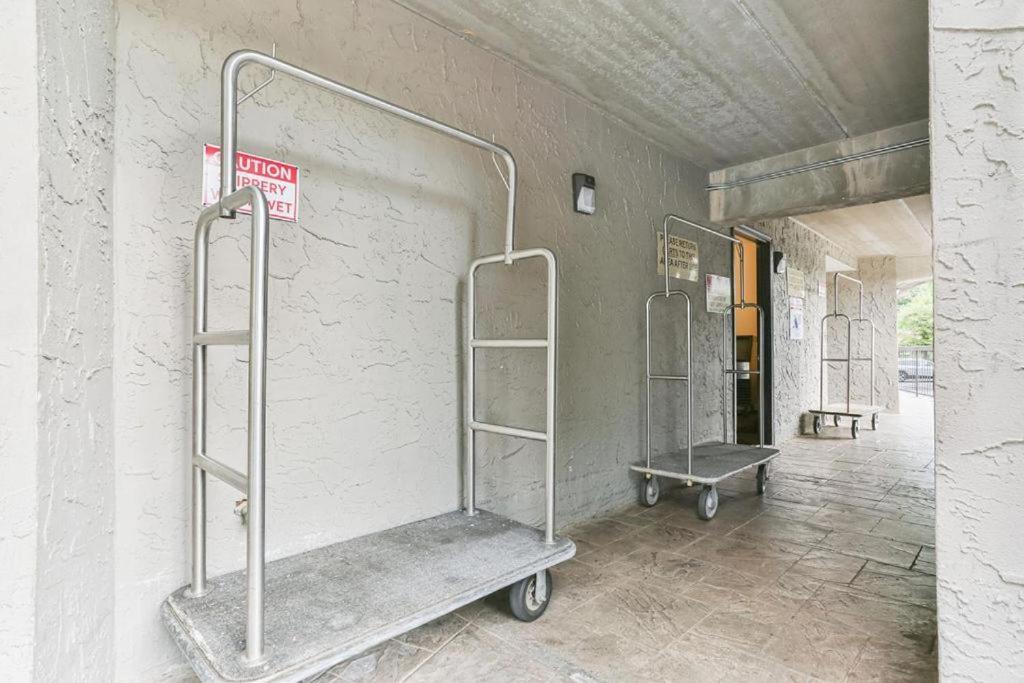 Family Bear Condos, Full King Suite, Kitchen, Pool Access Unit 103 Gatlinburg Exterior photo