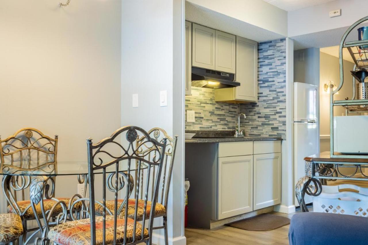 Family Bear Condos, Full King Suite, Kitchen, Pool Access Unit 103 Gatlinburg Exterior photo